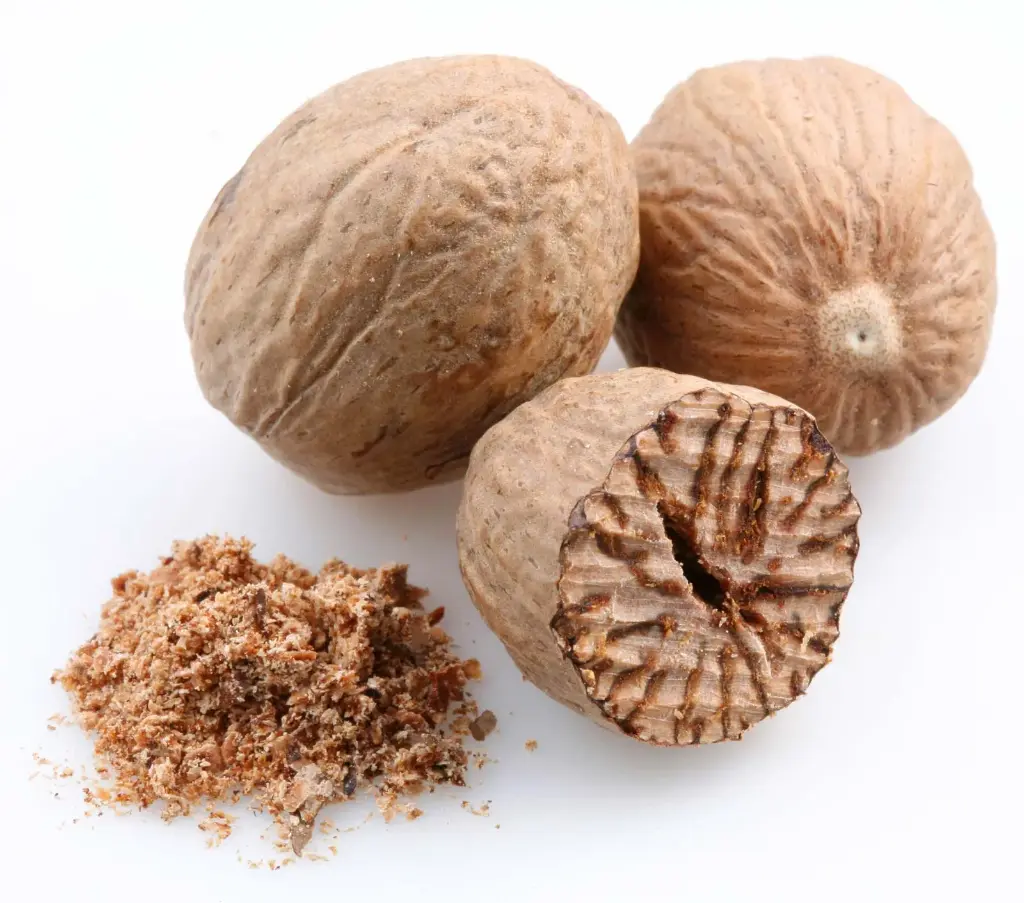 WHOLE AFRICAN NUTMEGS